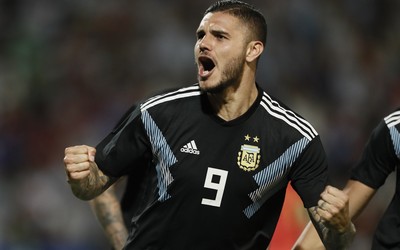 四喜娱乐热评-亚马尔赛后拥抱对手